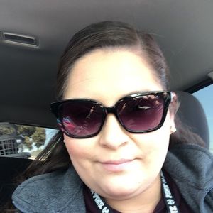 Meet your Posher, Debbie